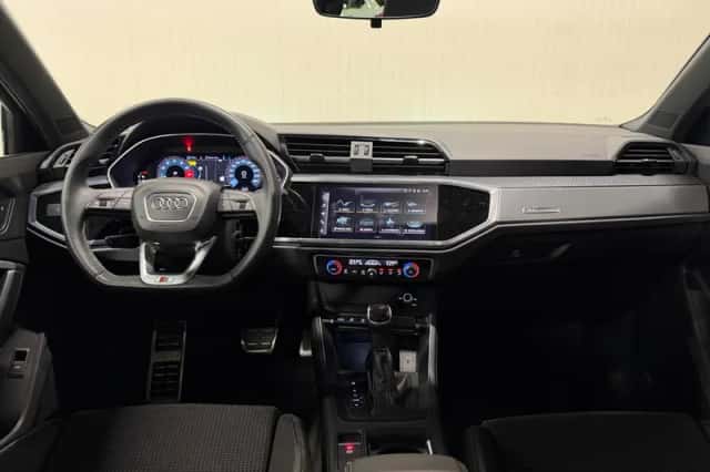 Audi Q3 (2021) thumbnail 3