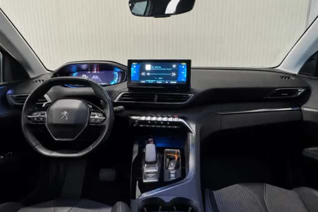Peugeot 3008 (2022) thumbnail 3