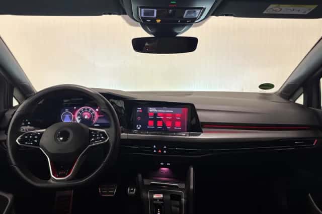 Volkswagen Golf (2023) thumbnail 3