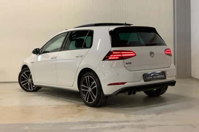 Volkswagen Golf (2017) thumbnail 2