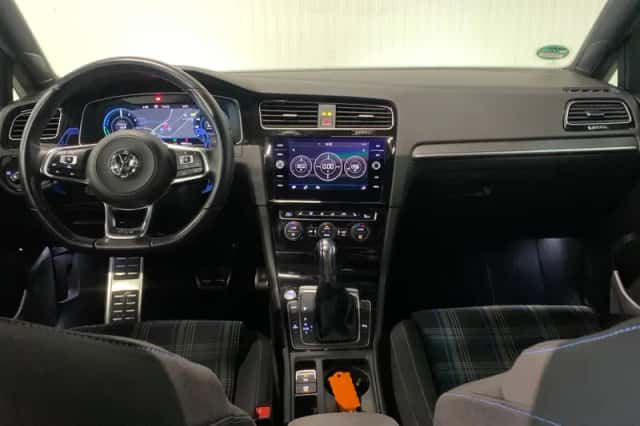 Volkswagen Golf (2017) thumbnail 3