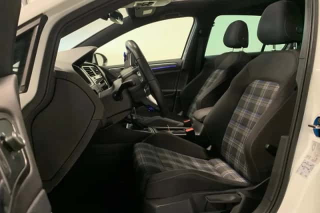Volkswagen Golf (2017) thumbnail 4
