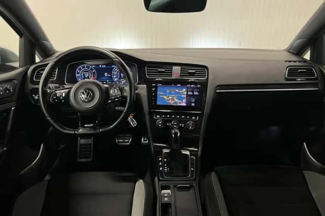 Volkswagen Golf (2016) thumbnail 3