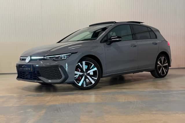 Volkswagen Golf (2025) thumbnail 1