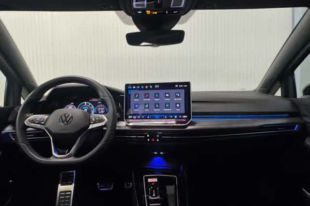 Volkswagen Golf (2025) thumbnail 3