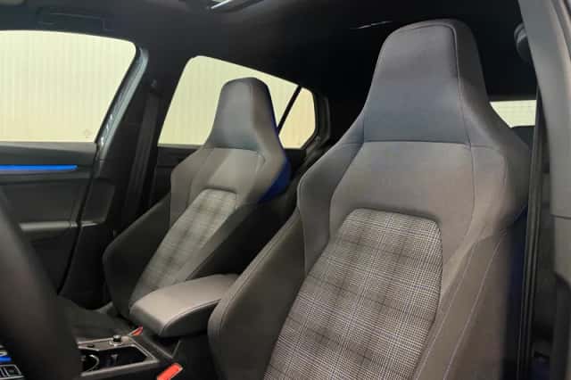 Volkswagen Golf (2025) thumbnail 4