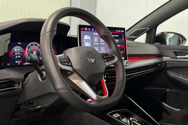 Volkswagen Golf (2025) thumbnail 3