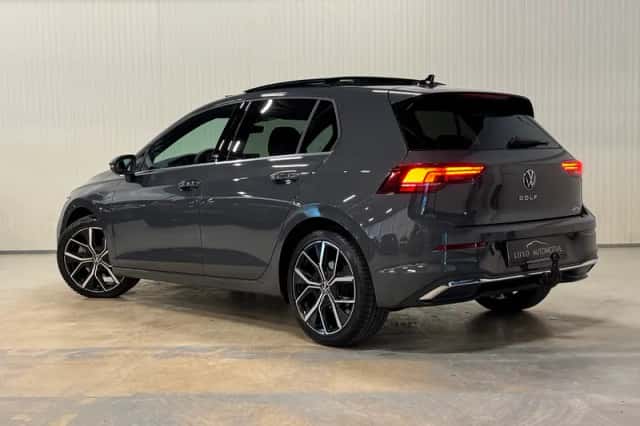 Volkswagen Golf (2024) thumbnail 2