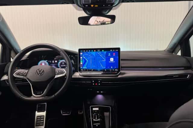 Volkswagen Golf (2024) thumbnail 3
