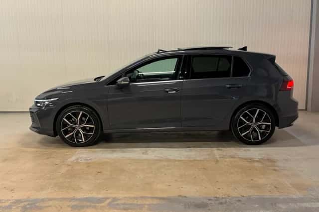 Volkswagen Golf (2024) thumbnail 5