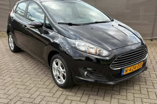 Ford Fiesta (2014) thumbnail 4