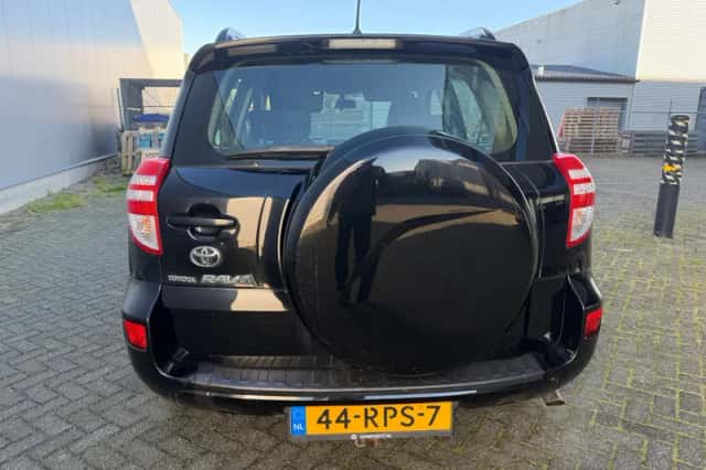 Toyota RAV4 (2011) thumbnail 4