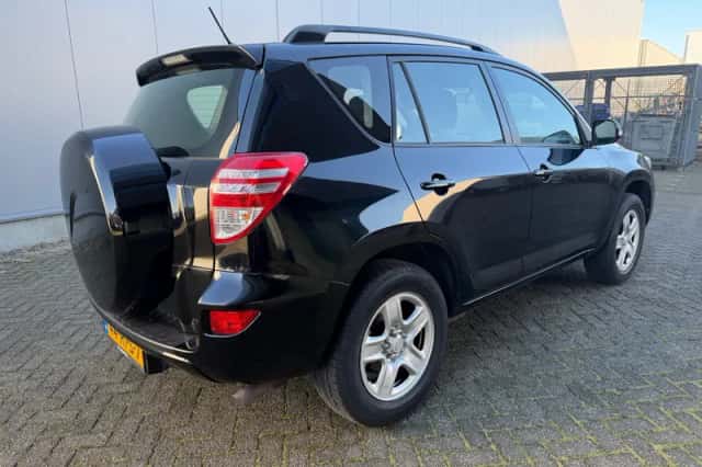 Toyota RAV4 (2011) thumbnail 5