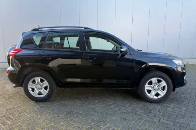 Toyota RAV4 (2011) thumbnail 6