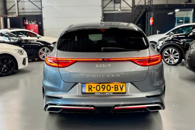 Kia ProCeed (2022) thumbnail 3