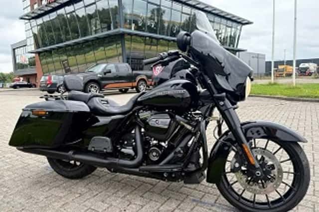 DS 2018 FLHXS STREETGLIDE M8 1e EIG (2018) thumbnail 1