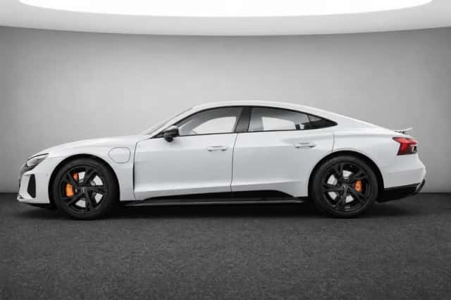 Audi e-tron GT (2023) thumbnail 2