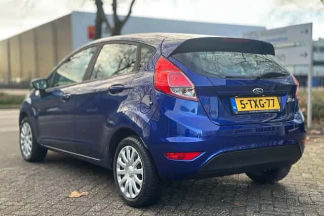 Ford Fiesta (2014) thumbnail 2