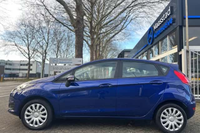 Ford Fiesta (2014) thumbnail 4