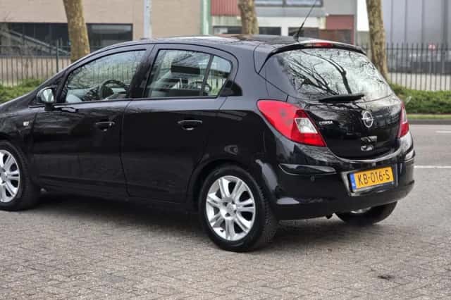 Opel Corsa (2008) thumbnail 2