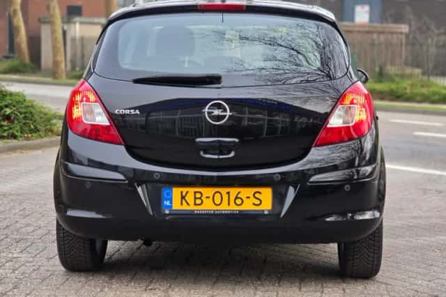 Opel Corsa (2008) thumbnail 4