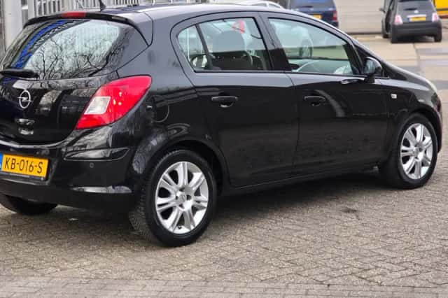 Opel Corsa (2008) thumbnail 5