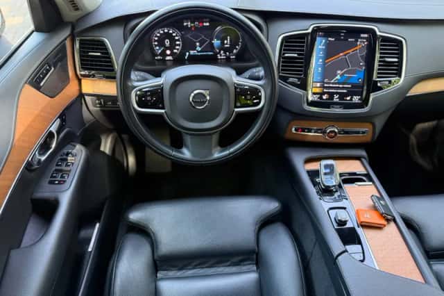 Volvo XC90 (2022) thumbnail 3