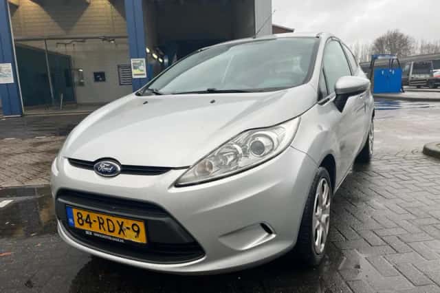 Ford Fiesta (2011) thumbnail 3