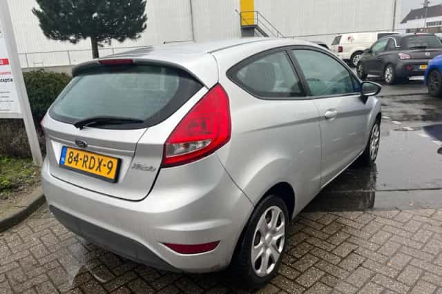 Ford Fiesta (2011) thumbnail 4