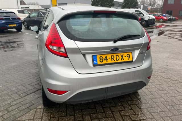 Ford Fiesta (2011) thumbnail 5