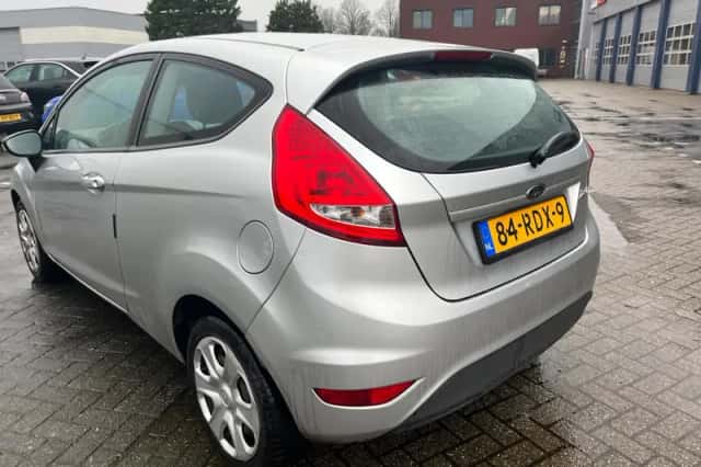 Ford Fiesta (2011) thumbnail 6