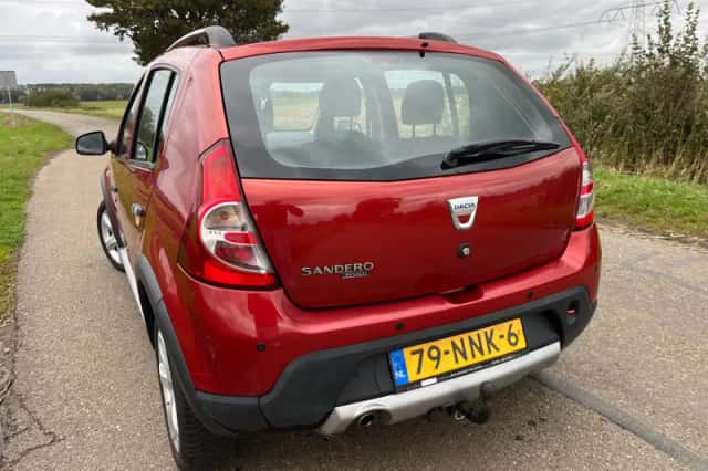 Dacia Sandero (2010) thumbnail 2