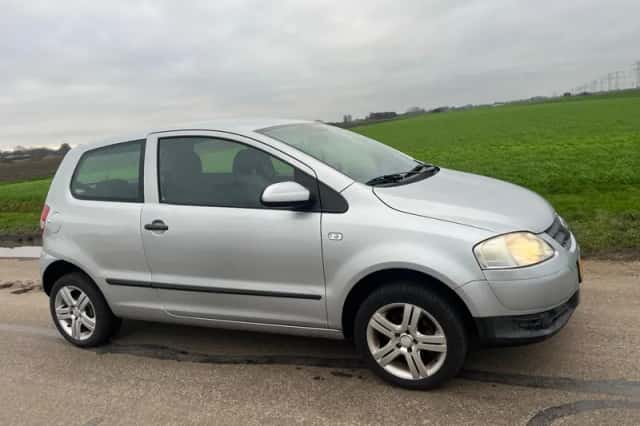 Volkswagen Fox (2006) thumbnail 3