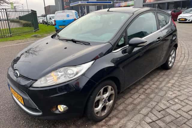 Ford Fiesta (2011) thumbnail 1