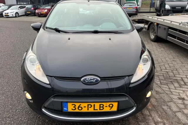 Ford Fiesta (2011) thumbnail 2