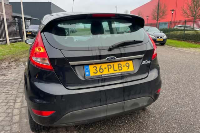 Ford Fiesta (2011) thumbnail 4