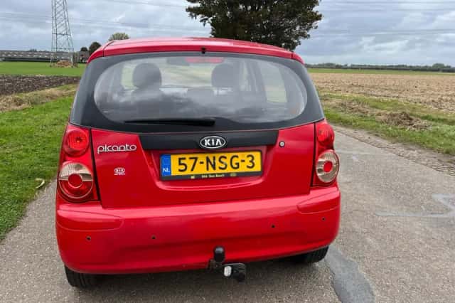 Kia Picanto (2011) thumbnail 3