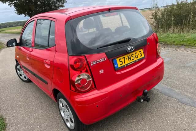 Kia Picanto (2011) thumbnail 4
