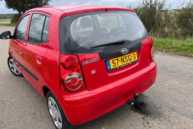 Kia Picanto (2011) thumbnail 5