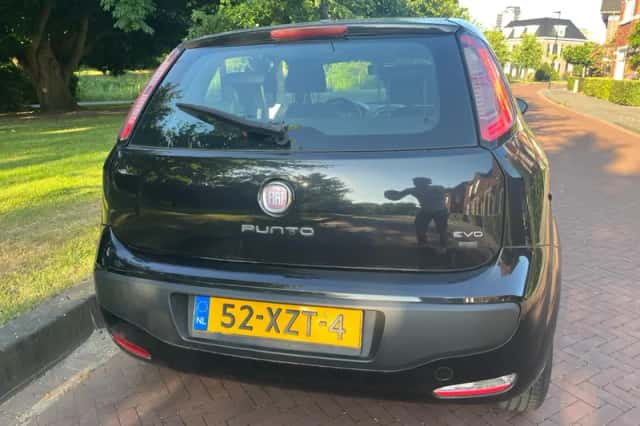 Fiat Punto (2011) thumbnail 2