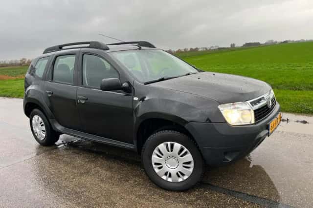 Dacia Duster (2010) thumbnail 2
