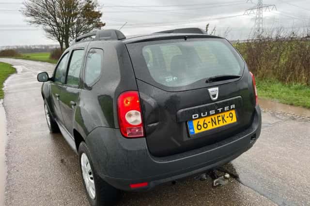 Dacia Duster (2010) thumbnail 3