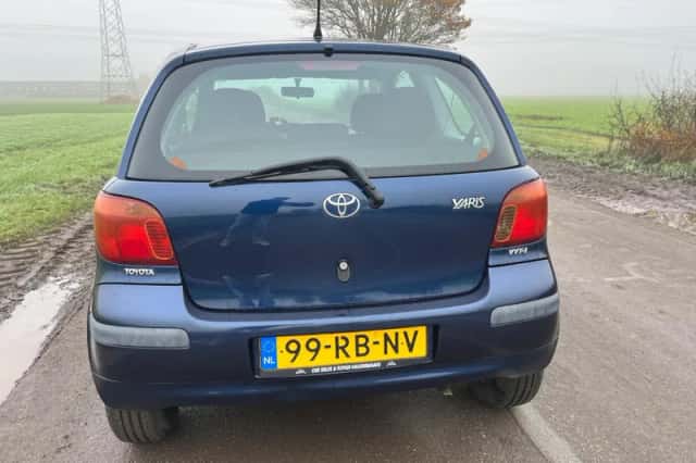 Toyota Yaris (2005) thumbnail 2