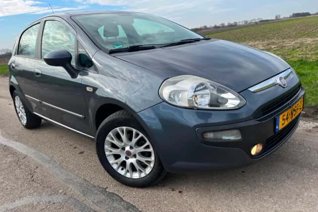 Fiat Punto (2010) thumbnail 1