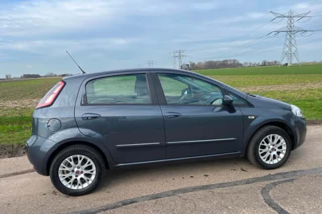 Fiat Punto (2010) thumbnail 3