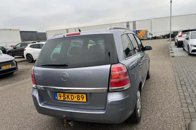 Opel Zafira (2007) thumbnail 3