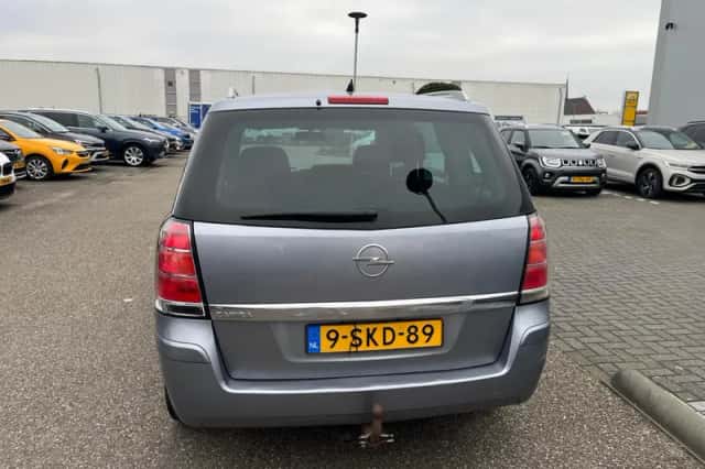 Opel Zafira (2007) thumbnail 4