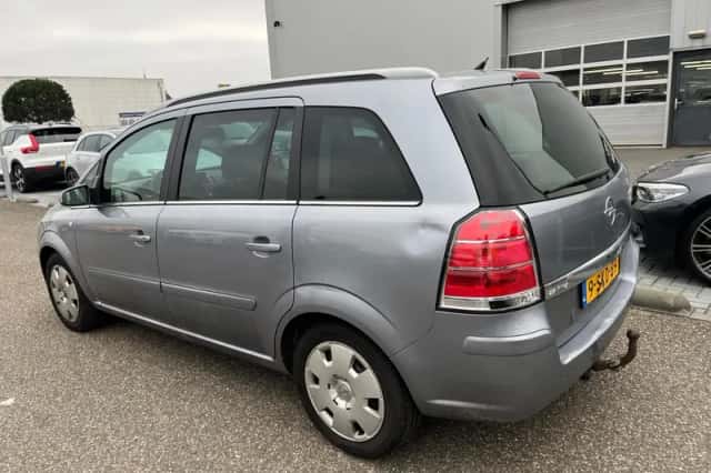 Opel Zafira (2007) thumbnail 5