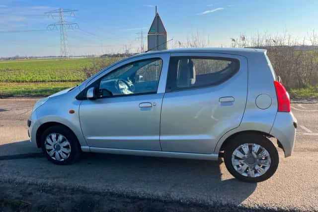 Nissan Pixo (2010) thumbnail 3