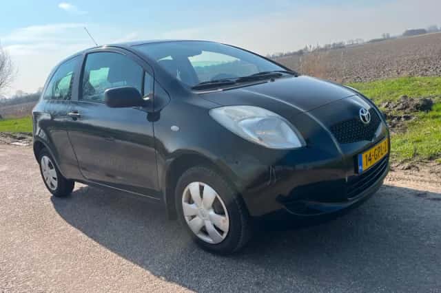 Toyota Yaris (2008) thumbnail 1